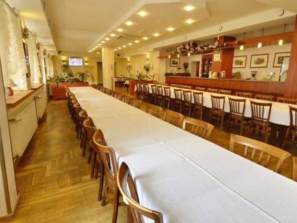 Ludowa Restauracja & Noclegi Kietrz Esterno foto