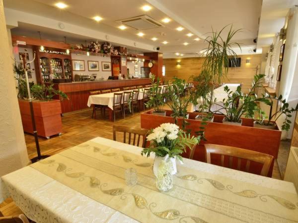 Ludowa Restauracja & Noclegi Kietrz Esterno foto